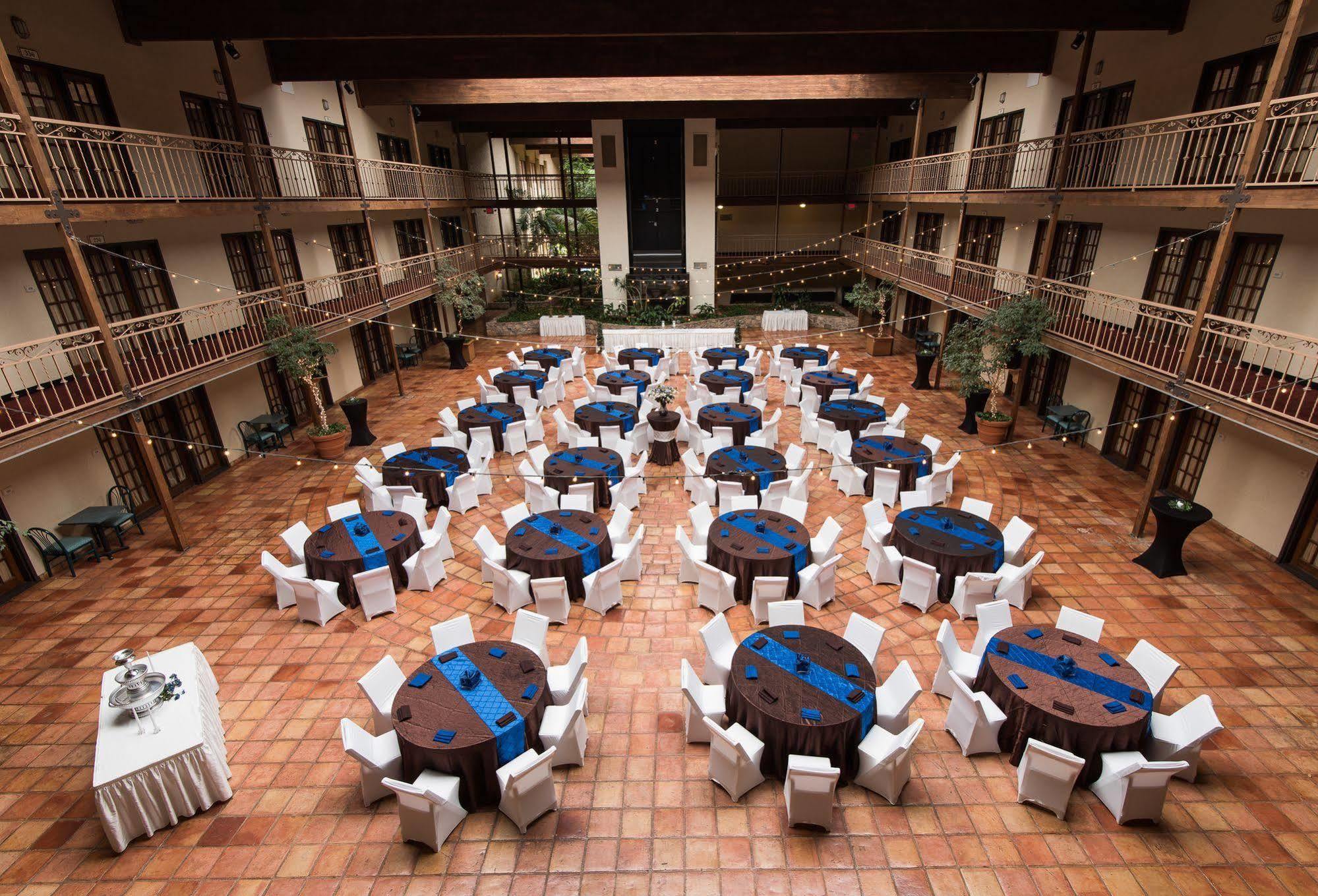 Mcm Elegante Suites Abilene Bagian luar foto